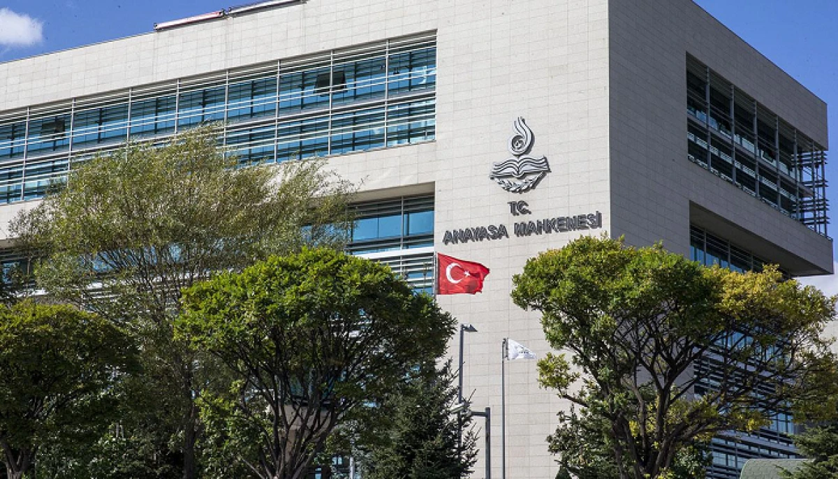 AYM Cumhurbaşkanı’nın Döviz ve Kıymetli Evrak Yetkisini İptal Etti.