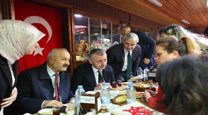    Başkan Büyükakın, Gebze’de Kadın Esnaflarla Buluştu