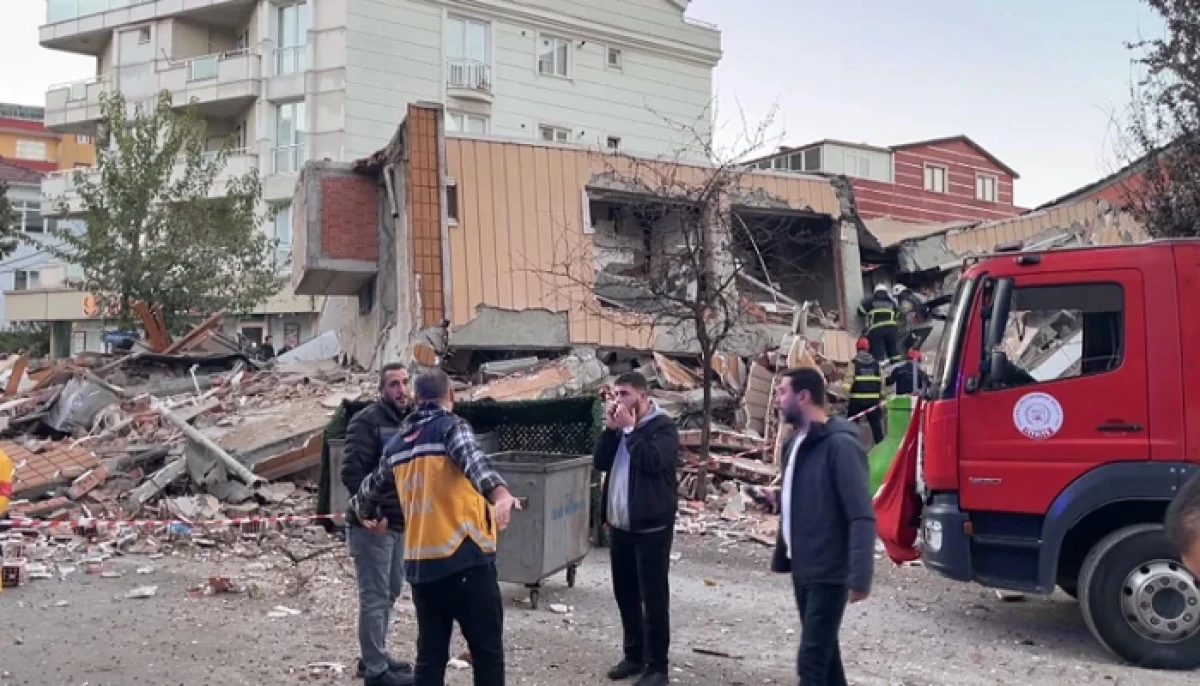 Gebze'de 5 Katlı Bina Çöktü, Arama Kurtarma Çalışmaları Sürüyor!