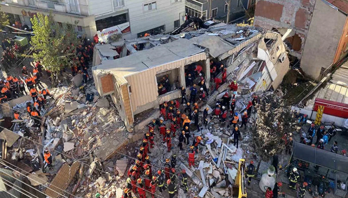 Gebze'de Kolon Çatlağı İhbarı Sonrası Üç Bina Boşaltıldı.