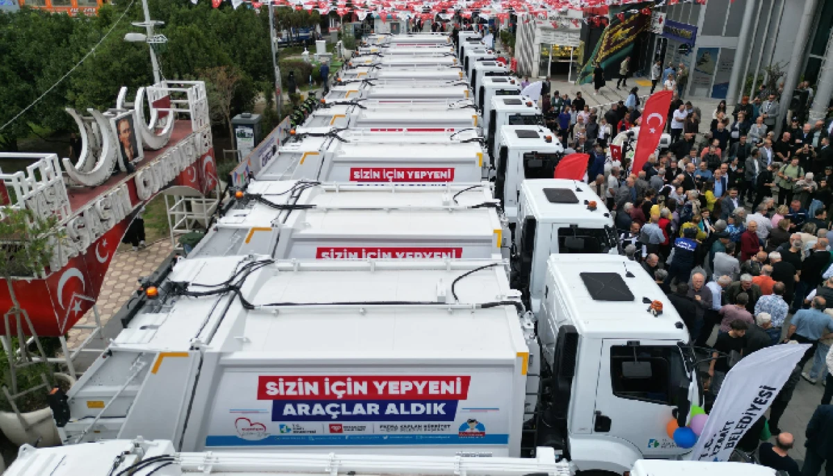 İzmit Belediyesi Satın Aldığı Hizmet Araçlarını Törenle Tanıttı.