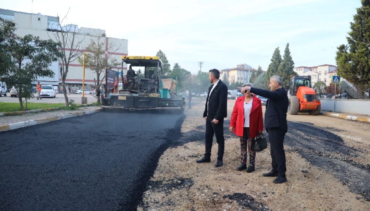 İzmit Belediyesi, Yahya Kaptan’da Asfalt Çalışmalarını Hızlandırdı.