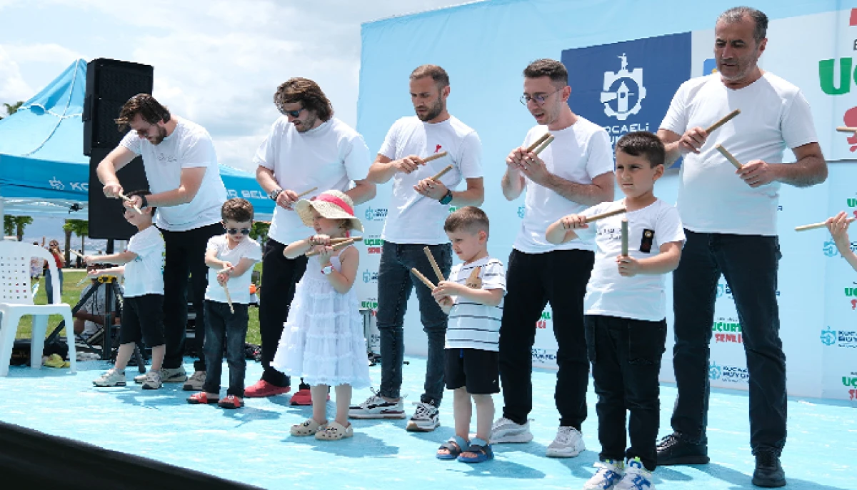 Kocaeli Seka Parkta Uçurtmalar Gökyüzünü Sardı