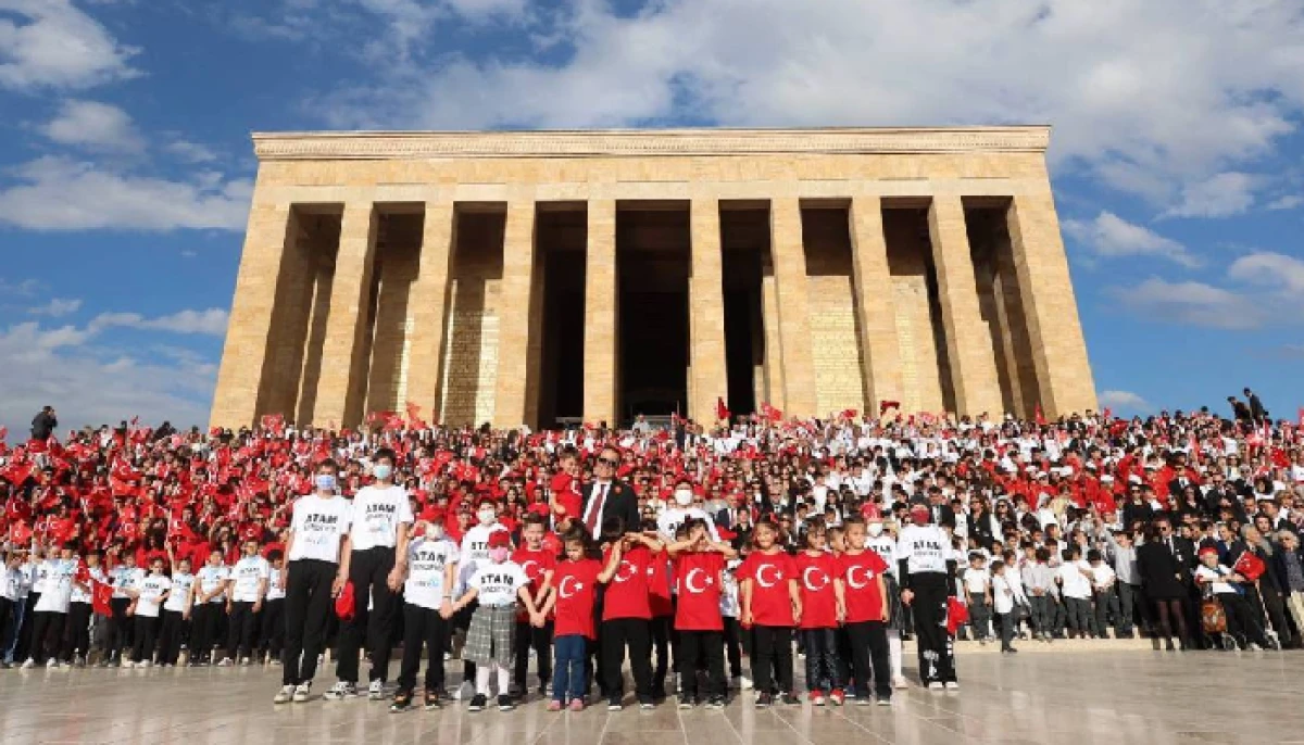 LÖSEV, 100 Bin Gönüllüsüyle Anıtkabir'e Gitti.