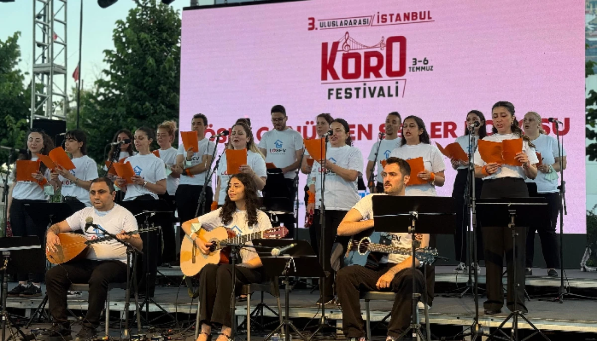 LÖSEV GÖNÜLLÜ KOROSU, İBB KOROLAR FESTİVALİ'NDE FARKINDALIK YARATTI