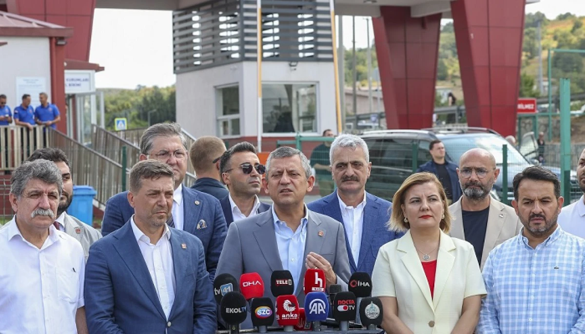 Özgür Özel: 